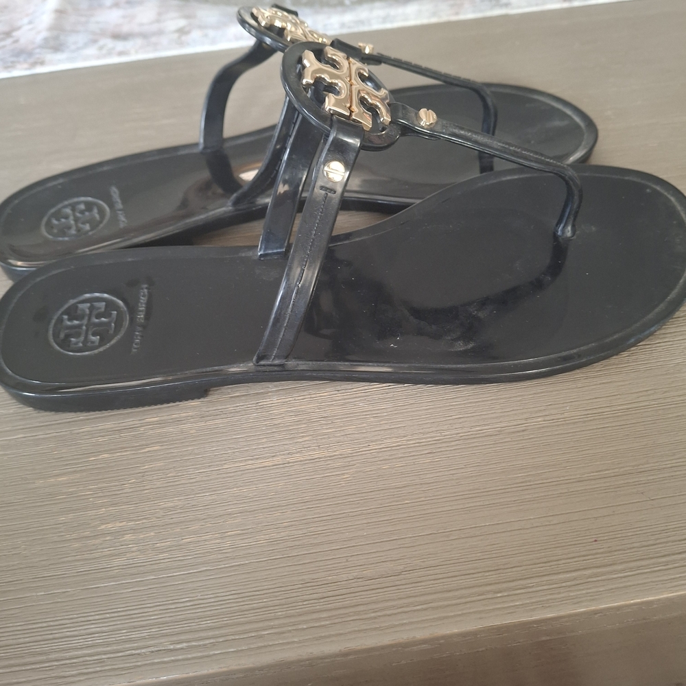 Tory Burch Black Miller Jelly Thong Sandals with Gold Logo - Picture 2 of 4